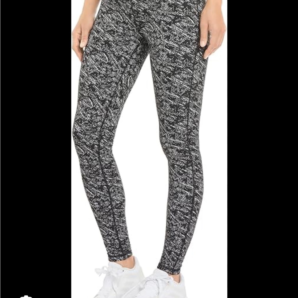 NIKE size S Women's Black and White Patterned Leggings